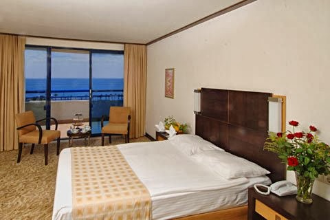 imagini hotel TITANIC LARA